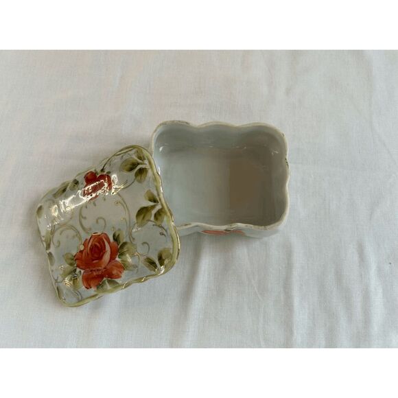 Vintage Small Glass Trinket/Jewelry Box with Lid, White, Flowers - Picture 8 of 9